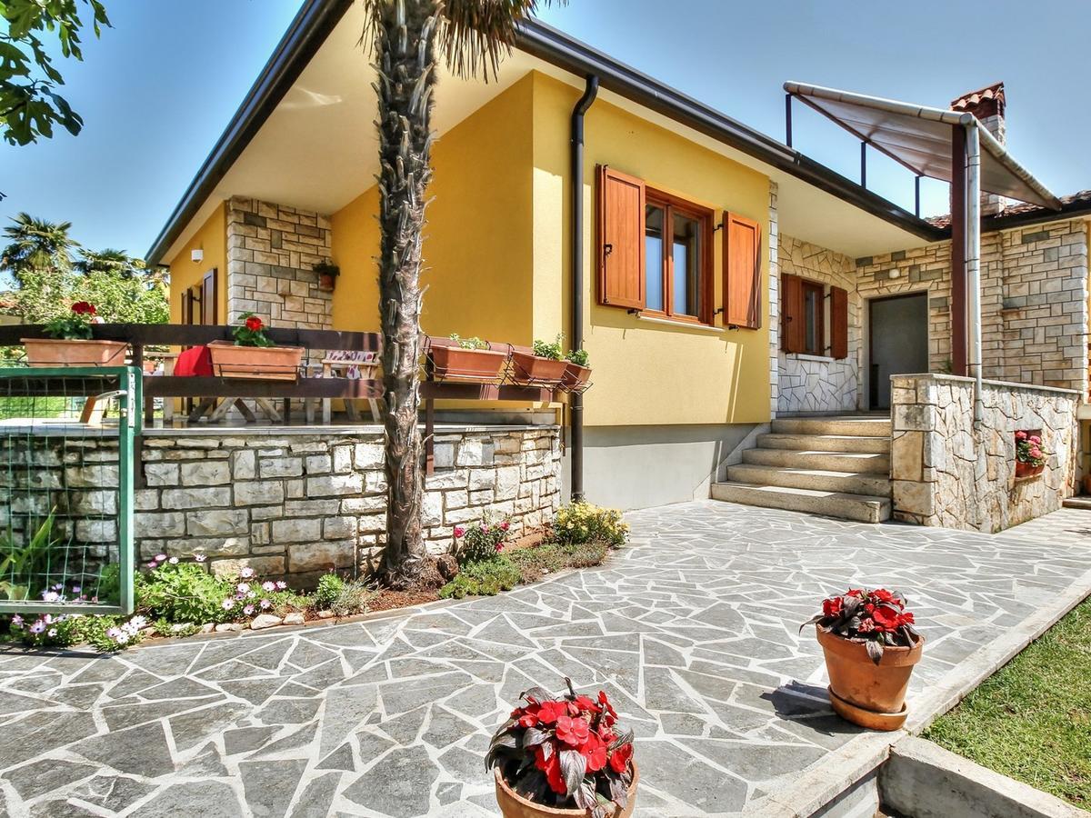 Lovric House With Apartments Umag Extérieur photo