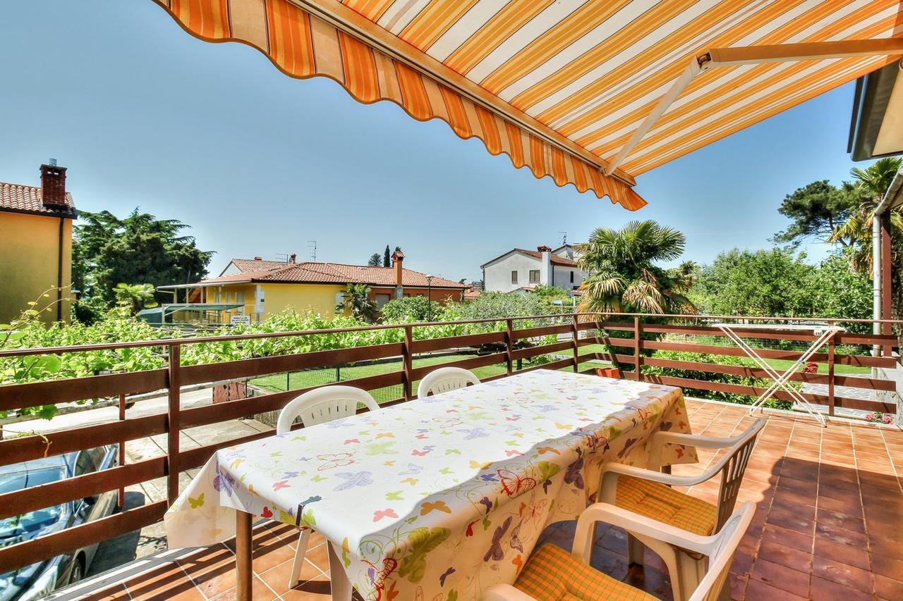 Lovric House With Apartments Umag Extérieur photo