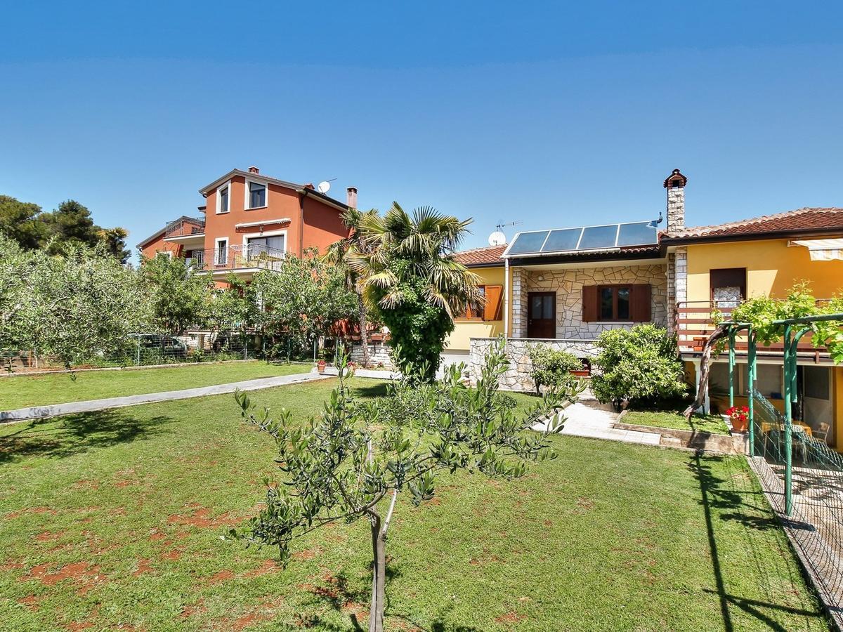 Lovric House With Apartments Umag Extérieur photo
